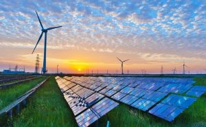 Área de geração de energia solar e eólica.