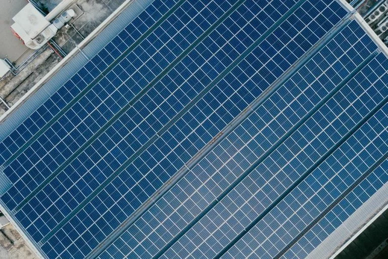 O investimento em energia solar é muito alto e não compensa o retorno