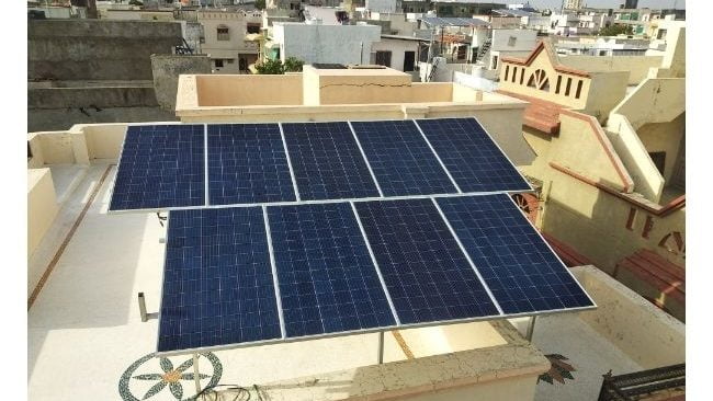 Placas de energia solar no telhado