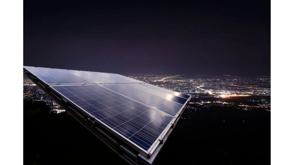 Entenda como funciona a energia solar a noite
