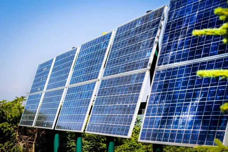 Qual a economia com energia solar? Quanto é possível economizar no mês na conta de luz
