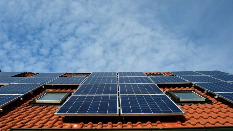 Pode usar energia solar sem homologar?