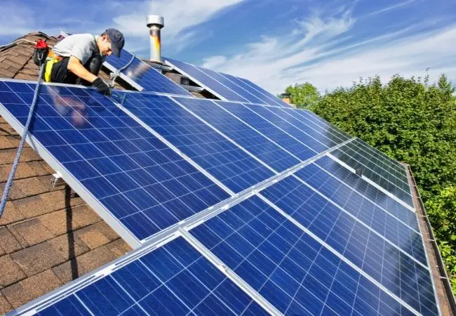Instalação de placa solar em telhado - Solfácil