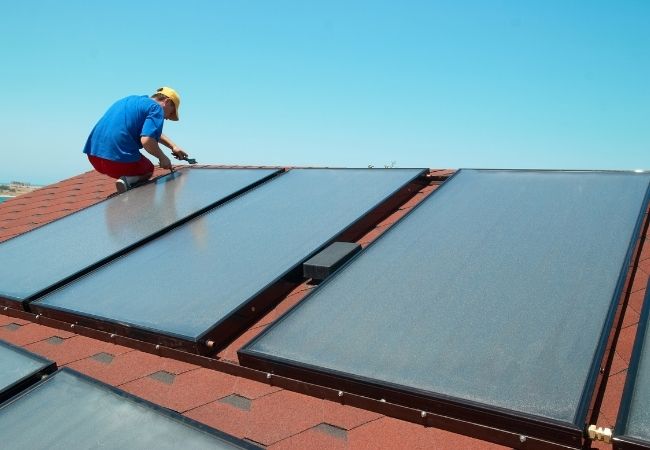 Instalação de placas solares para captação de energia solar