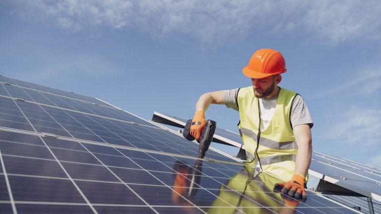 Energia Solar: Instalação caseira X Instalador profissional