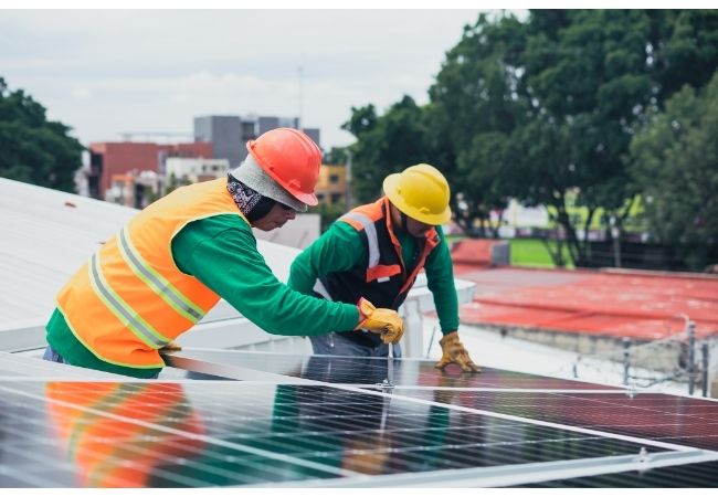 Entenda os tipos de manutenção que podem ocorrer em painéis solares