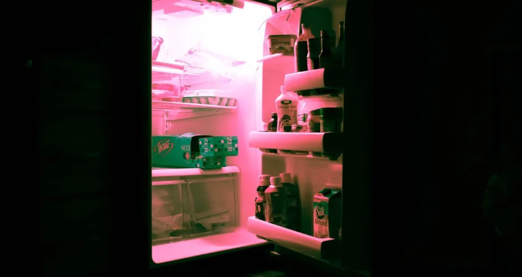 Não desligue a geladeira, nem no período noturno