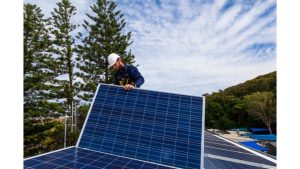 Saiba de vale a pena um sistema híbrido de energia solar na sua casa
