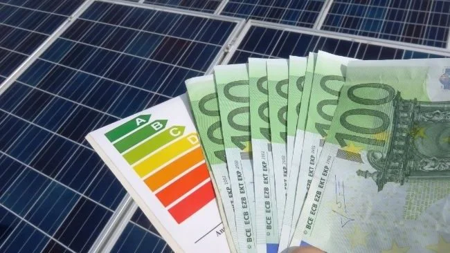 A transferência dos créditos solares possibilita que o usuário abata seus créditos em outras contas
