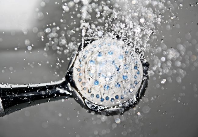 Aprenda como economizar no chuveiro