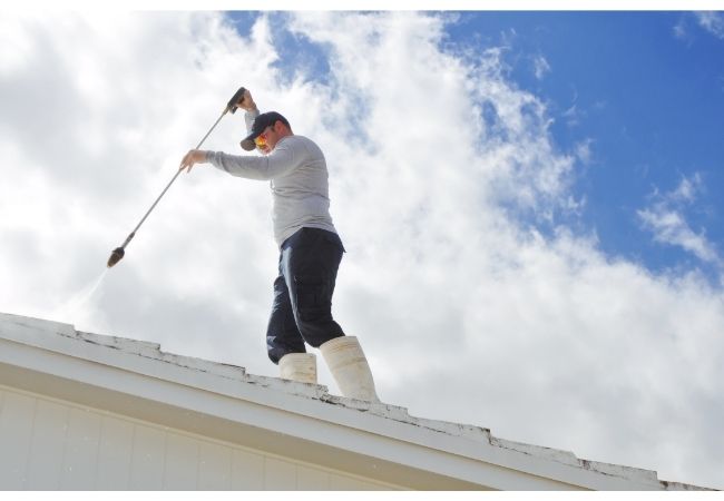 Saiba qual a frequência ideal para fazer manutenção no seu telhado