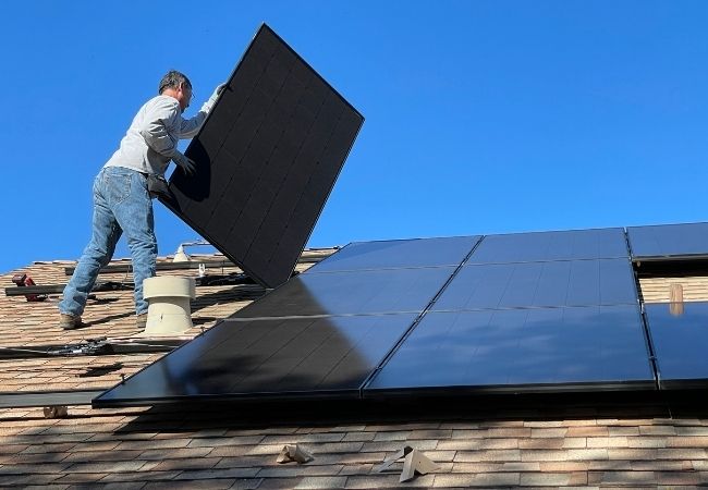 Implementar energia solar na sua casa de aluguel pode te ajudar a monetizar o investimento