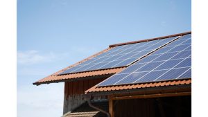 Entenda se você pode compartilhar sua energia solar com outro imóvel