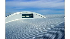 Veja qual a telha metálica mais barata para usar no seu galpão