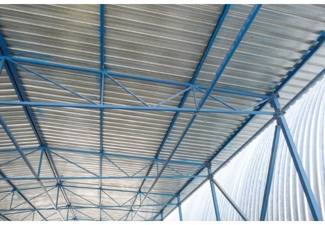 As telhas metálicas são as mais usadas na construção de telhado de galpão