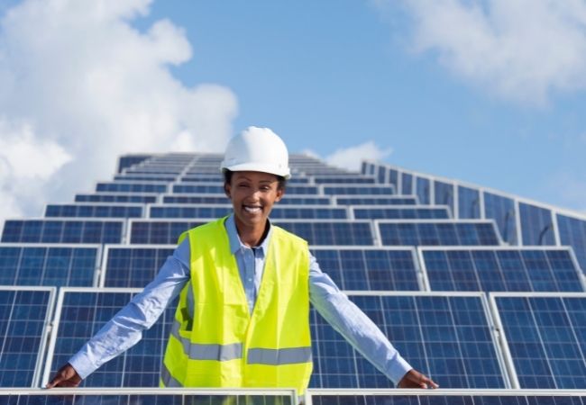 O mercado de trabalho tem várias oportunidades em energia solar para você aproveitar!