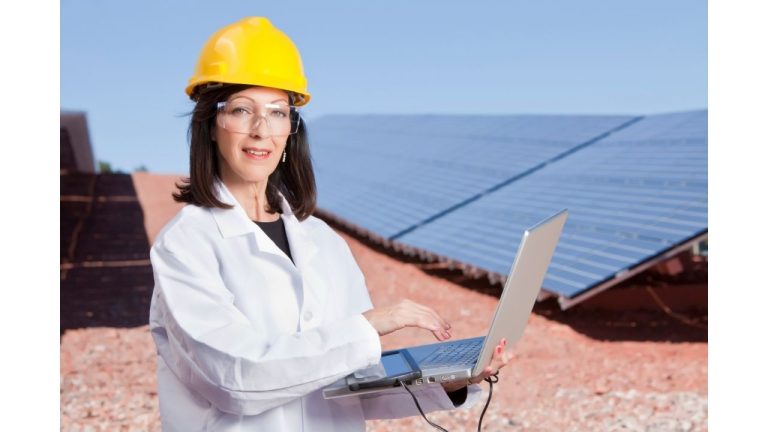 O uso de energia solar no setor industrial: como funciona?