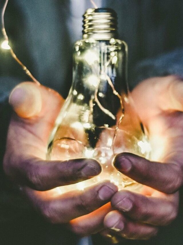 quantos kwh gera uma placa solar