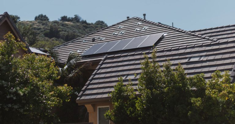 Energia Solar por Assinatura: Como funciona e vale a pena investir na solução?
