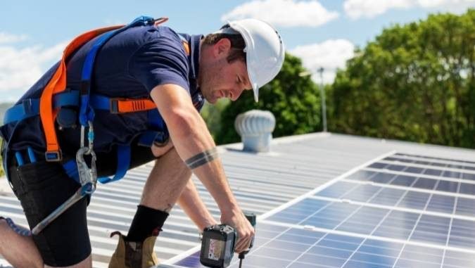 A energia solar é segura quando feita por profissionais qualificados