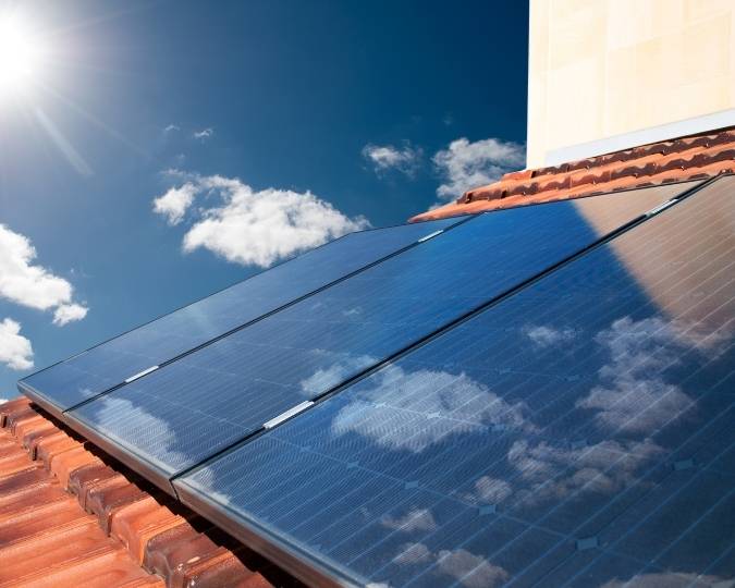 A energia solar é hoje uma das principais alternativas nesse sentido.