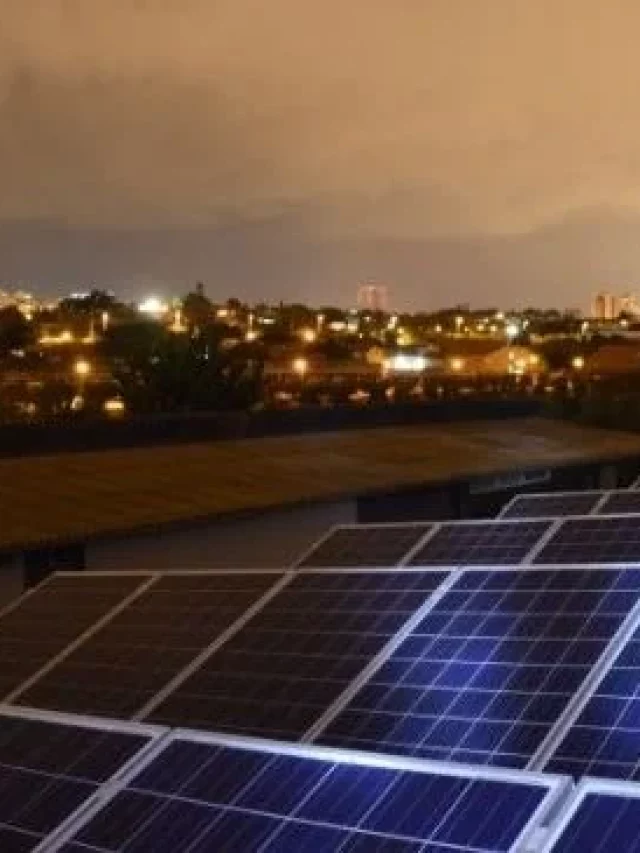 Painel solar que gera energia à noite