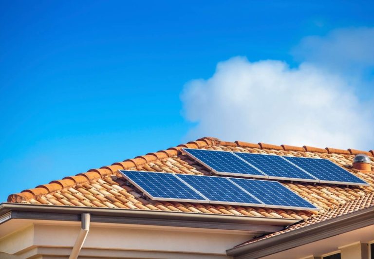 Como limpar seu painel solar residencial?