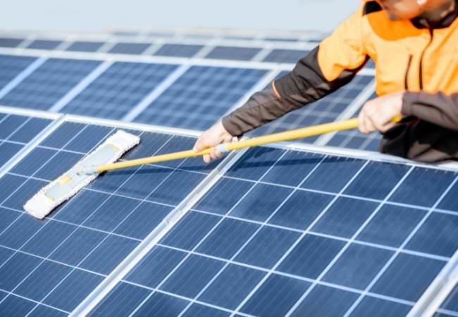 Quais os serviços oferecidos pelo integrador?  Limpeza e manutenção de placas solares