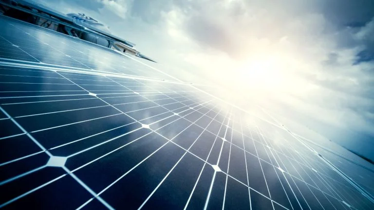 Qual a placa solar mais eficiente em 2022?