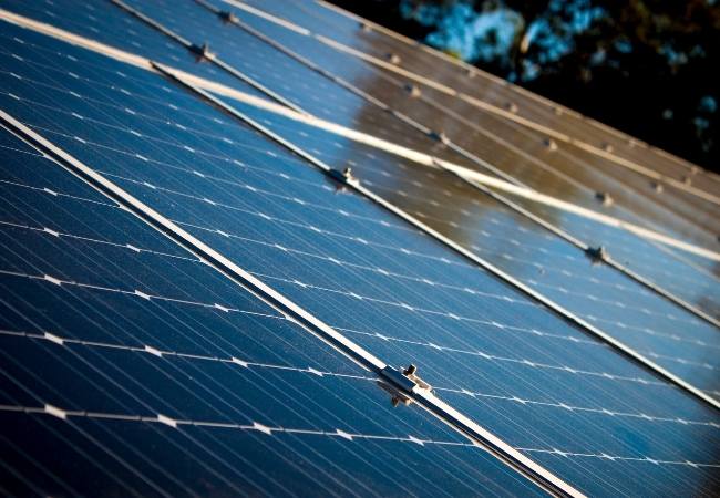 Afinal o que é um microinversor solar?