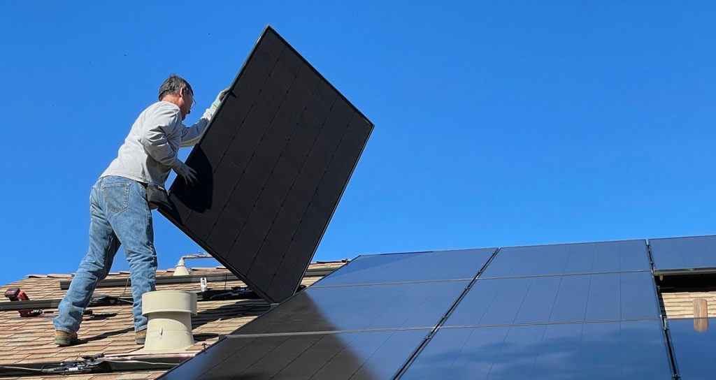 quanto ganha um vendedor de energia solar