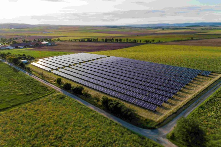 Região sudeste adiciona 100 mil sistemas de energia solar no primeiro semestre de 2022