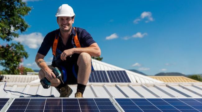 baterias solares ajudam casas e empresas na califórnia