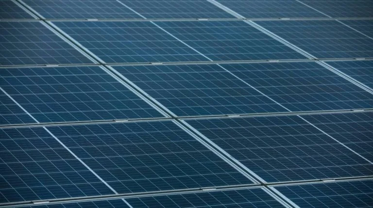 Por que as células solares tandem ainda não estão no mercado?