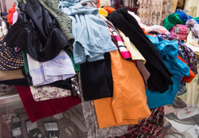 Separar as roupas por tecido ajuda a otimizar o trabalho e economizar energia