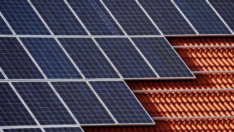 Mercado global de células  solares preparado para atingir US$ 360,8 bilhões até 2033