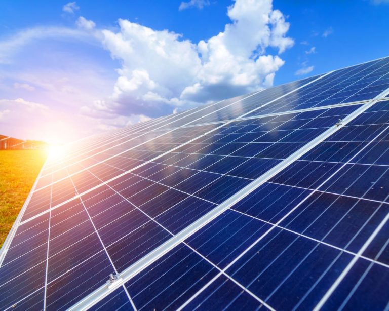 Qual é a resistência de uma placa solar?