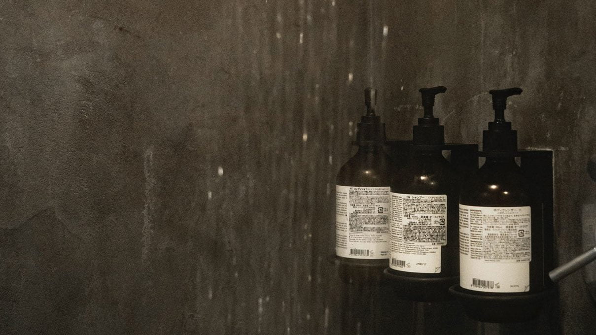 shampoo e condicionador no banho