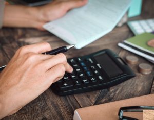 Saiba como fazer o cálculo de comissão de forma simples para o vendedor de energia solar