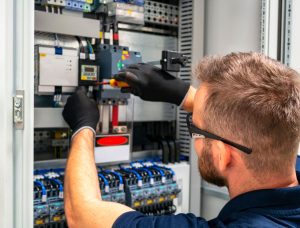 Confira a importância do dispositivo DPS em um sistema de energia solar