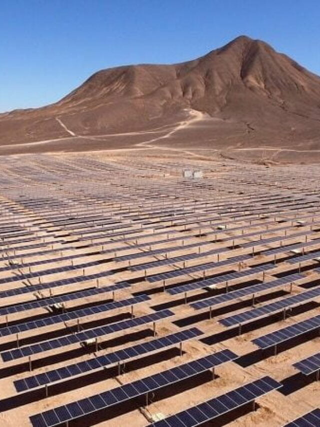 740 mil painéis solares na maior usina de energia solar da Jordânia