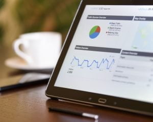 Aprenda a identificar qual o melhor dia para fazer tráfego pago na sua empresa de energia solar