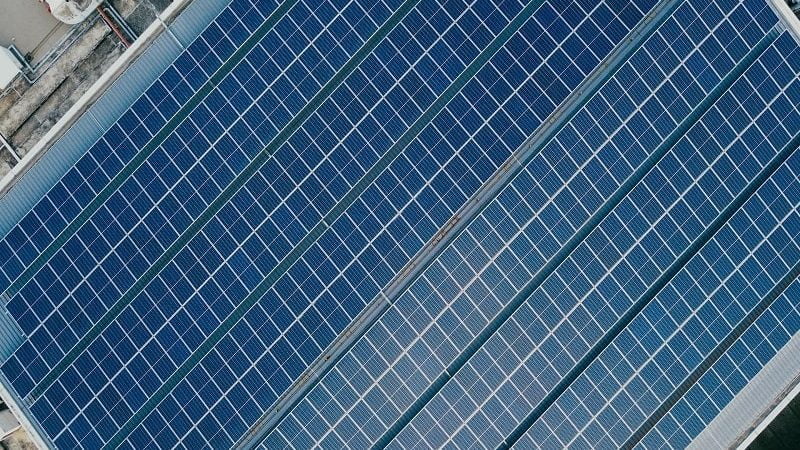 Mais de 940 painéis de energia solar formarão a usina na ilha
