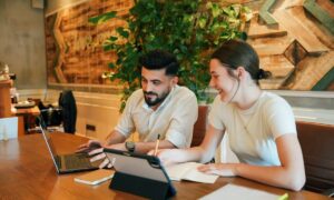 Veja como fazer uma abordagem de vendas de sucesso em energia solar