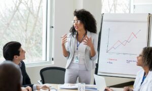 Aprenda a fazer uma boa apresentação de vendas de energia solar.