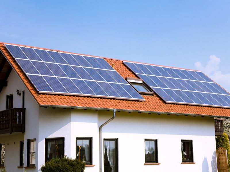 Você pode escolher se especializar em energia solar residencial, por exemplo