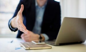 Entenda a negociação distributiva no processo de vendas