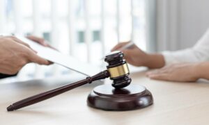 Como utilizar o fechamento por autoridade em vendas de energia solar.