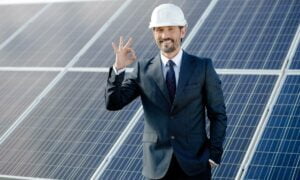 Confira como usar promoções e campanhas para recuperar clientes de energia solar