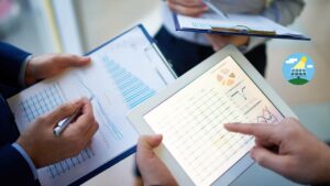 Profissionais analisando informações da concorrência para tomar melhores decisões.